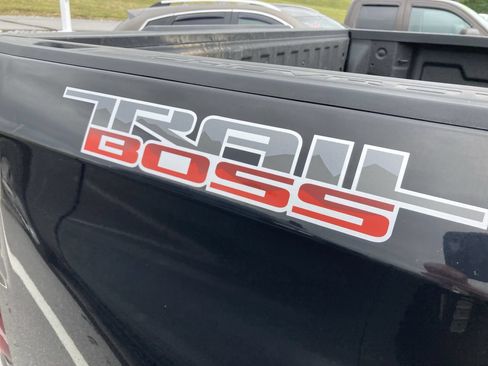 Used 2019 Chevrolet Silverado 1500 LT Trail Boss AWD/4WD image 10