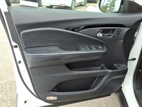 Used 2021 Honda Pilot Touring image 15