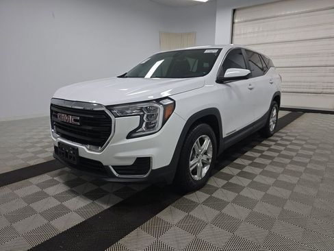 Used 2023 GMC Terrain SLE image 1