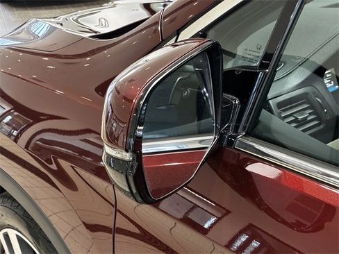 Used 2018 Honda Pilot Touring image 11