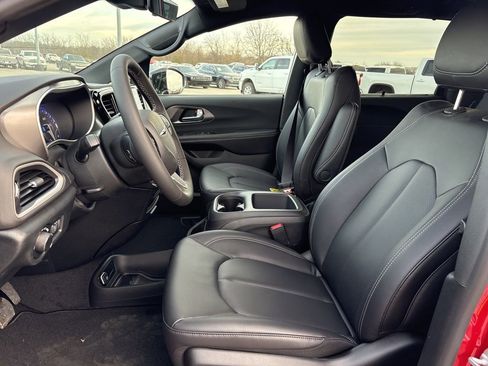 New 2026 Chrysler Voyager LX FWD image 9