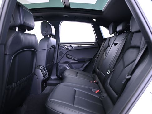 Certified 2025 Porsche Macan image 32