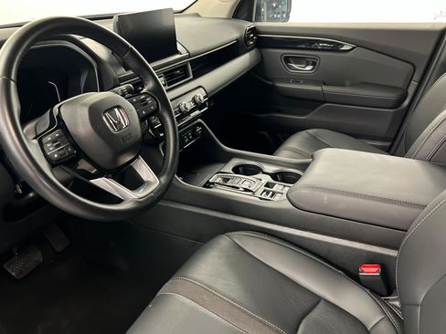 Used 2025 Honda Pilot Touring image 16