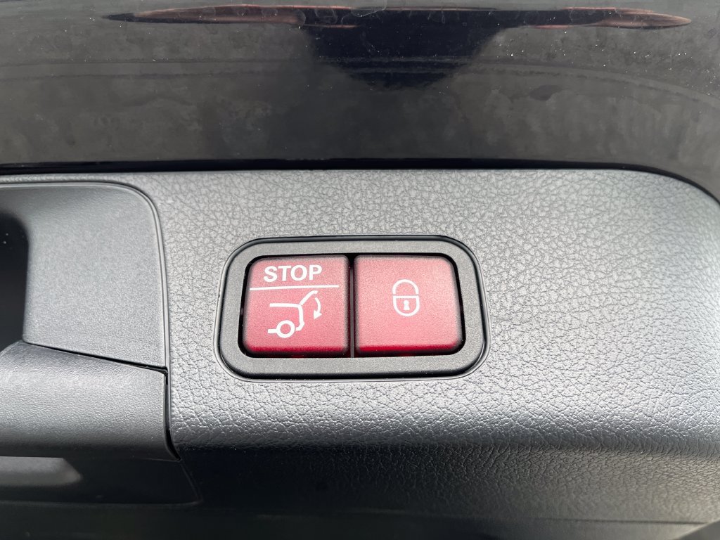 Used 2023 Mercedes-Benz GLB 250 4MATIC image 42