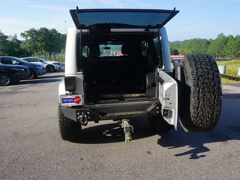 Used 2012 Jeep Wrangler Unlimited Sahara AWD/4WD image 12