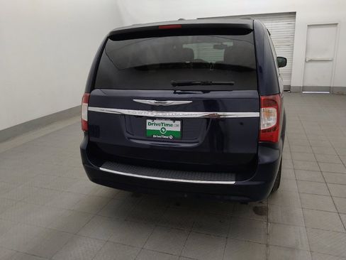 Used 2015 Chrysler Town & Country Limited Platinum FWD image 7