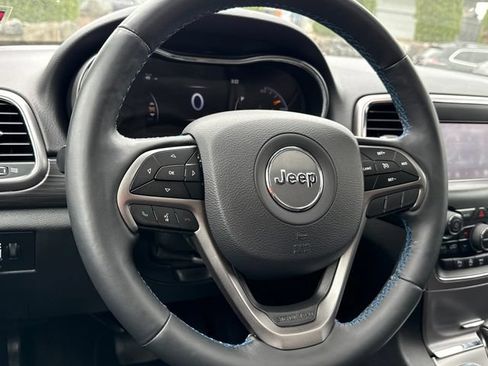 Used 2019 Jeep Grand Cherokee Laredo AWD/4WD image 15