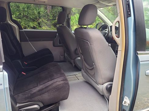 Used 2009 Chrysler Town & Country LX w/ Entertainment Group #1 image 17