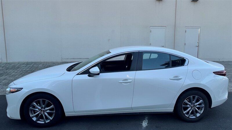 Used 2020 MAZDA MAZDA3 Sedan FWD image 2