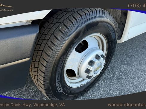 Used 2015 Chevrolet Express 3500 Extended image 21