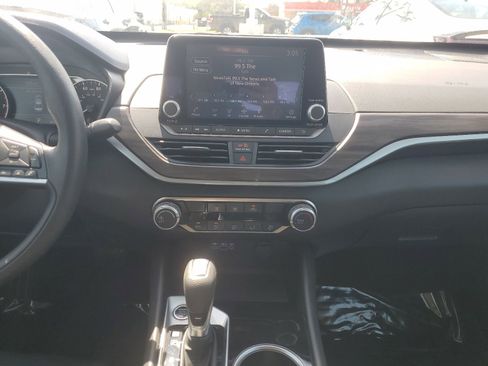 Used 2024 Nissan Altima 2.5 SV FWD image 10