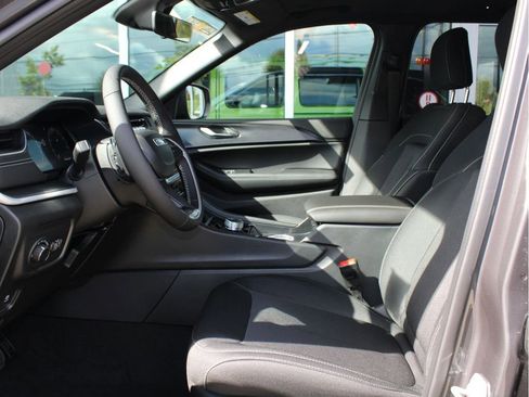 New 2025 Jeep Grand Cherokee Laredo X w/ Luxury Tech Group I image 11