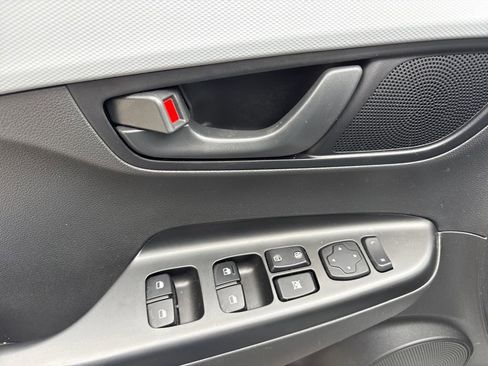 Used 2021 Hyundai Kona SE image 16