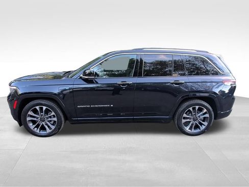 Used 2023 Jeep Grand Cherokee Overland w/ Luxury Tech Group IV AWD/4WD image 2