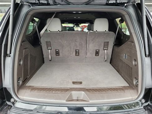 Used 2024 Chevrolet Suburban LT image 27