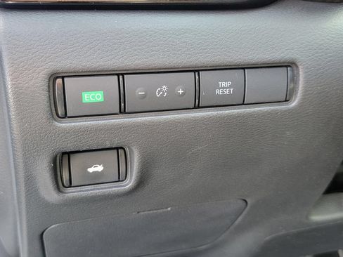 Used 2024 Nissan Sentra SV FWD image 32