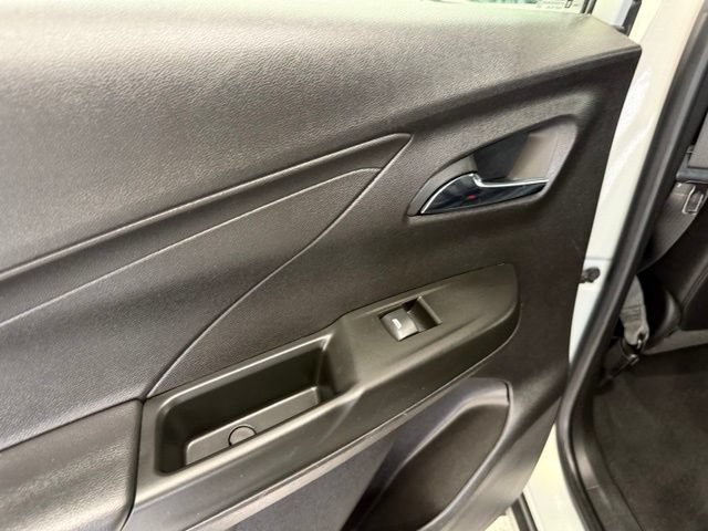 Used 2022 Chevrolet Bolt LT w/ Infotainment Package FWD image 17