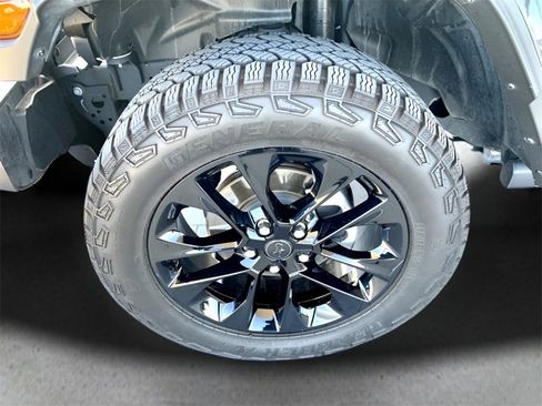 Used 2025 Jeep Gladiator Nighthawk image 10