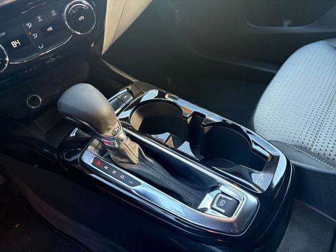 Used 2025 Chevrolet Trax LT image 37