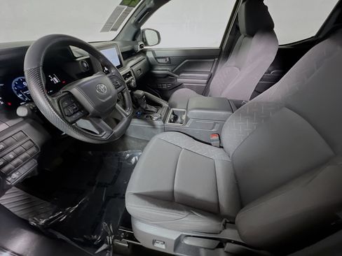 Used 2025 Toyota Tacoma SR5 AWD/4WD image 14