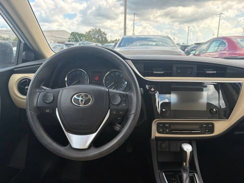 Used 2019 Toyota Corolla LE FWD image 3