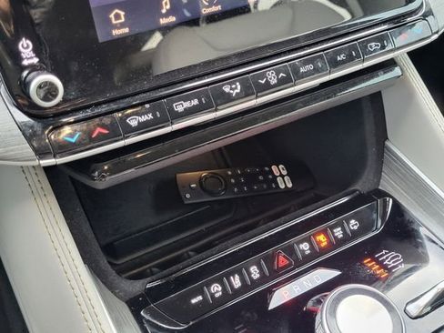 Used 2023 Jeep Wagoneer Series III w/ Rear Seat Video Group 1 image 24