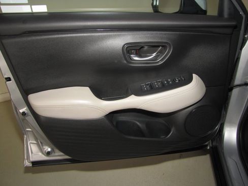 Certified 2023 Honda HR-V LX image 9