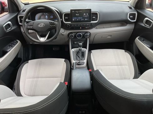 Used 2025 Hyundai Venue SEL image 22