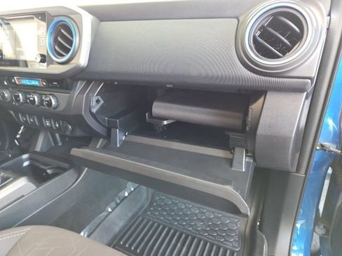 Used 2017 Toyota Tacoma TRD Sport AWD/4WD image 53