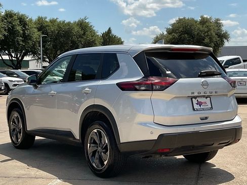 Used 2025 Nissan Rogue SV FWD image 6
