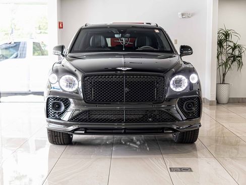 Used 2022 Bentley Bentayga image 2