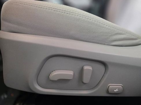 Used 2015 Subaru Forester 2.5i Premium w/ All-Weather Package image 18