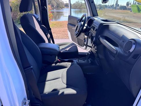 Used 2017 Jeep Wrangler Unlimited Sport w/ Quick Order Package 24S image 8