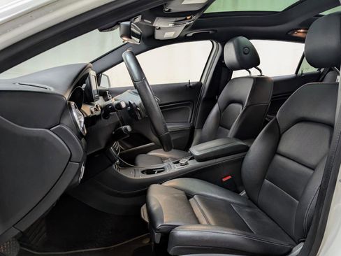 Used 2017 Mercedes-Benz GLA 250 4MATIC image 16