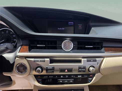 Used 2014 Lexus ES 350 w/ Premium Package image 18