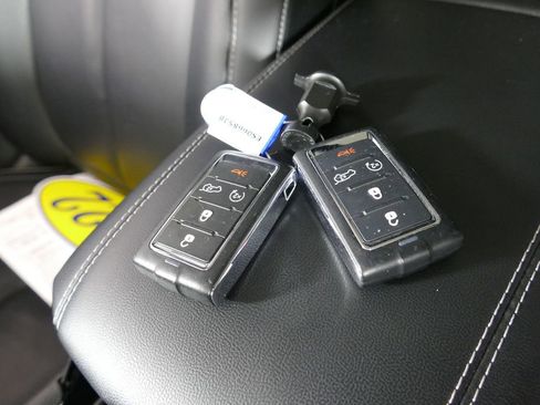 Used 2022 Jeep Grand Cherokee Limited image 23