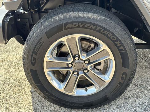 Used 2020 Jeep Wrangler Unlimited Sahara AWD/4WD image 12
