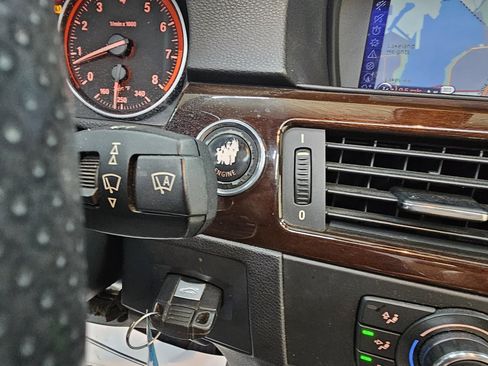 Used 2011 BMW 335i Convertible w/ M Sport Pkg image 33