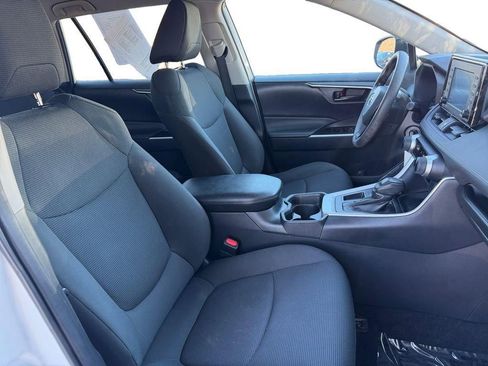 Used 2021 Toyota RAV4 LE image 15