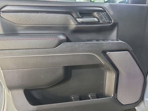 Used 2024 GMC Sierra 2500 AT4X image 29