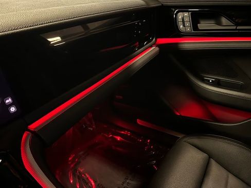 Used 2025 Porsche Panamera w/ Premium Package image 52