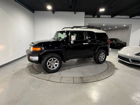 Used 2014 Toyota FJ Cruiser 4WD image 24