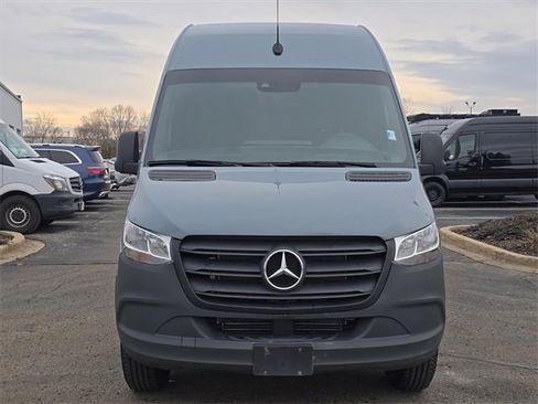 Used 2023 Mercedes-Benz Sprinter 2500 image 2