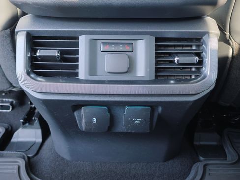 Certified 2025 Ford F150 Platinum w/ FX4 Off-Road Package image 31