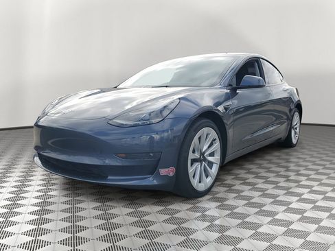 Used 2023 Tesla Model 3 Standard Range image 3