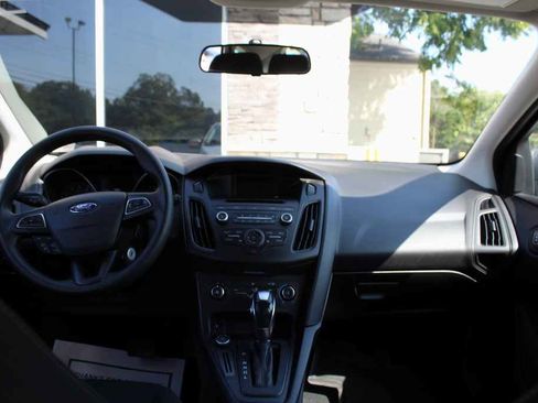 Used 2016 Ford Focus SE image 26