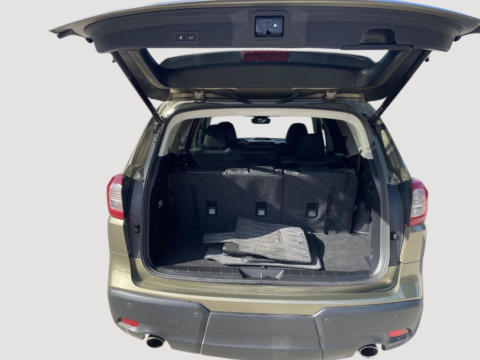 Used 2023 Subaru Ascent Limited w/ Technology Package AWD/4WD image 8