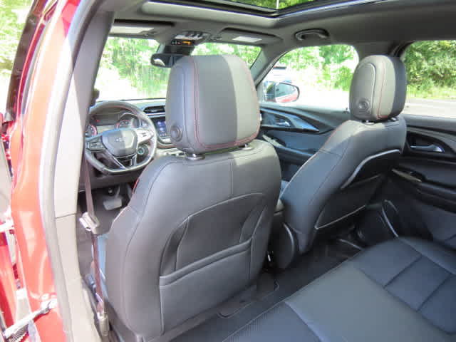 Used 2022 Chevrolet TrailBlazer RS w/ Sun and Liftgate Package FWD image 15