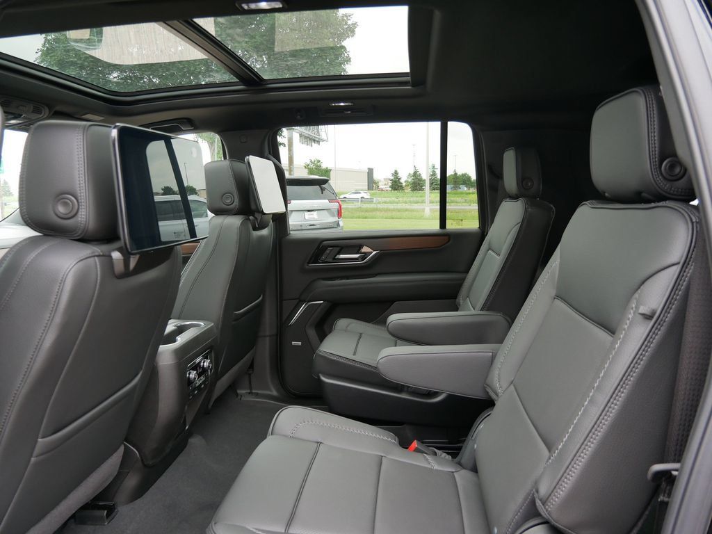 New 2026 GMC Yukon XL Denali w/ Denali Reserve Package AWD/4WD image 7