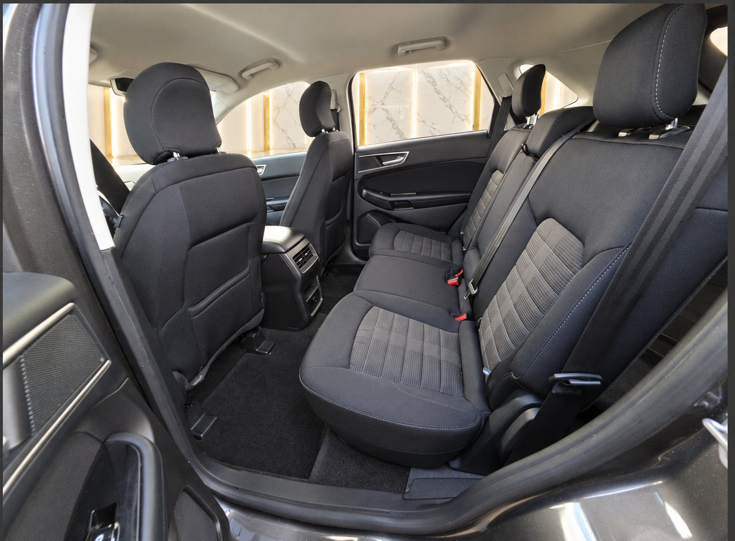Used 2018 Ford Edge SEL FWD image 13